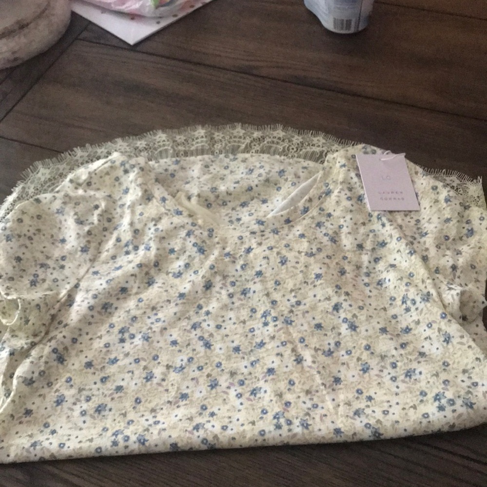NWT adorable LC top!!